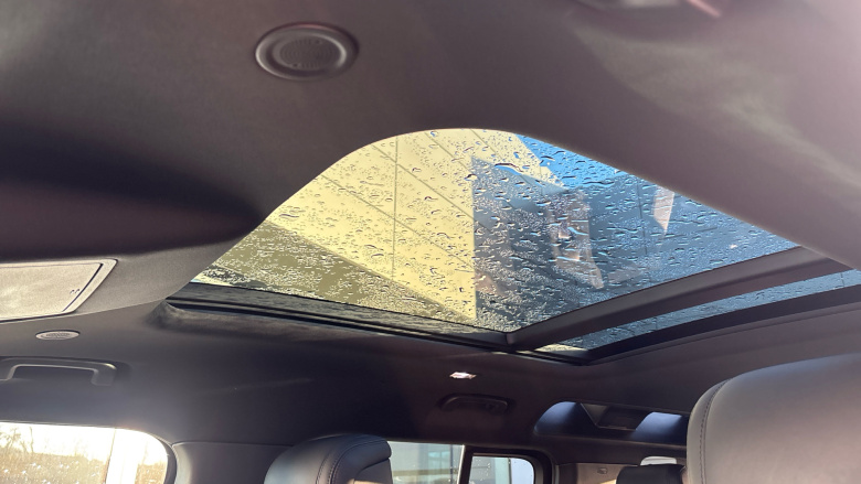 Land Rover Defender 3.0 D300 X-Dynamic HSE 110 5dr Auto Diesel Estate